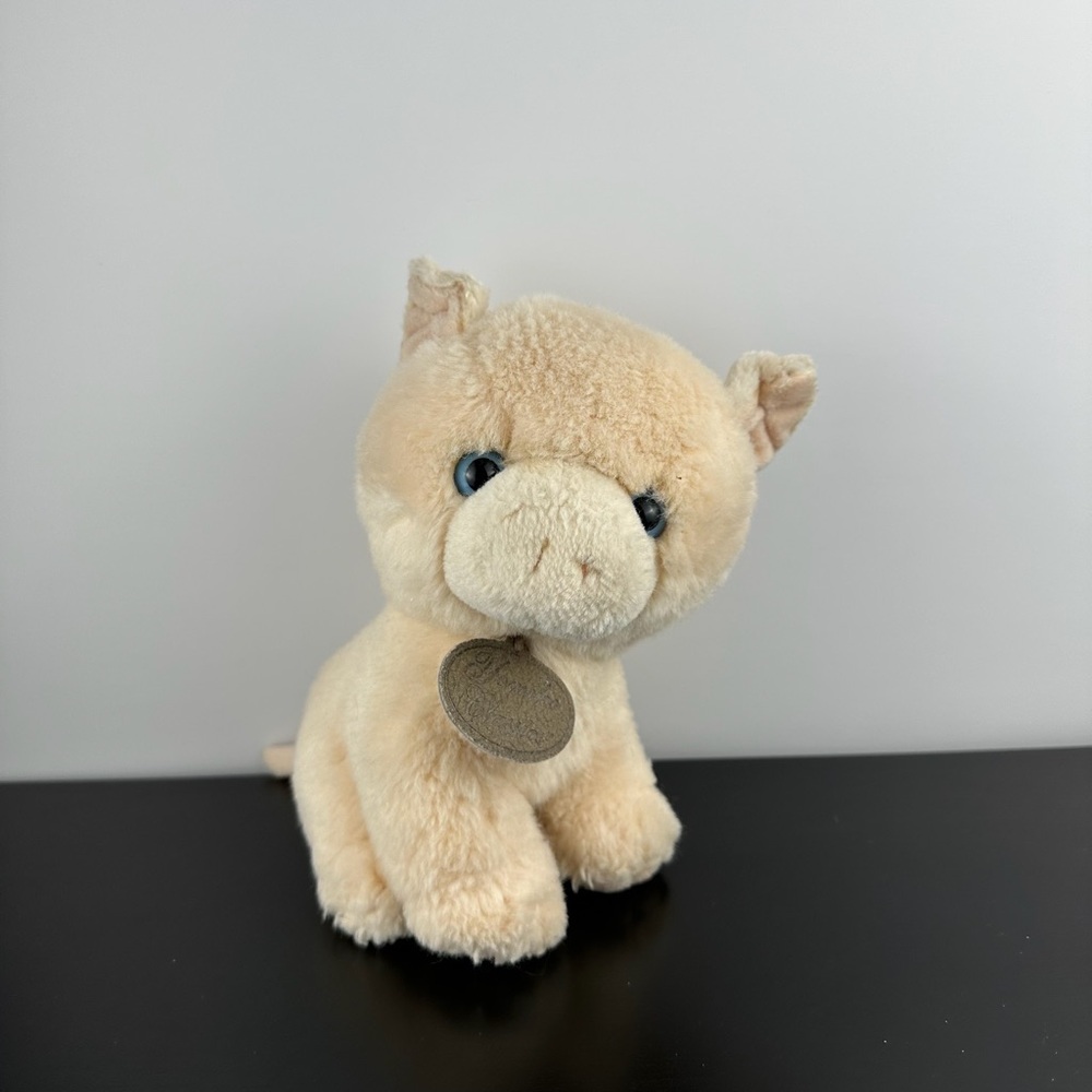 Russ Berrie Yomiko Classics Sitting Pink Pig 7” Blue Eyes Plush Stuffed Animal